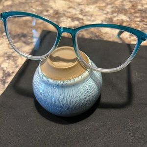 NWOT! Peepers Reading Glasses +2.00 comes with case…